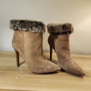Women's Jessica Simpsons suede leather heel ankle shoes size 9M, new condition